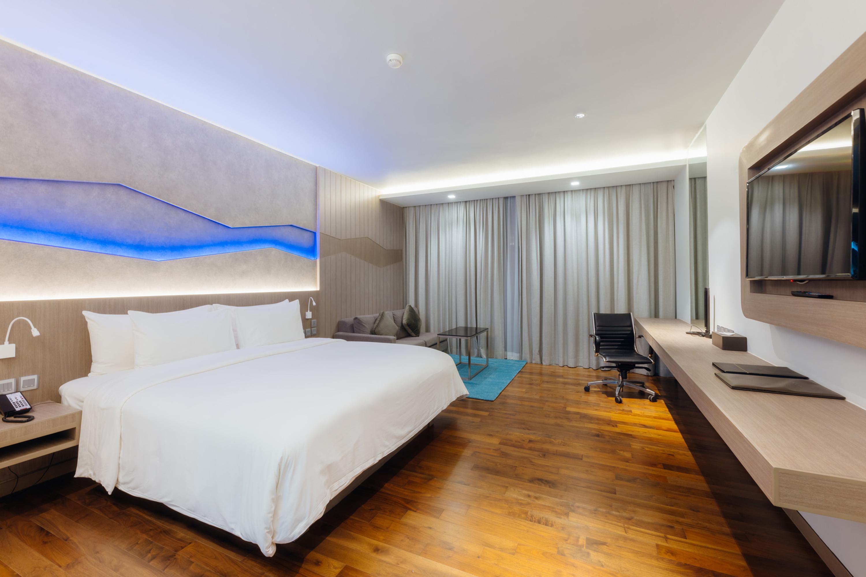 Oceanfront Beach Resort - Sha Extra Plus Patong Exterior foto Deluxe Room
