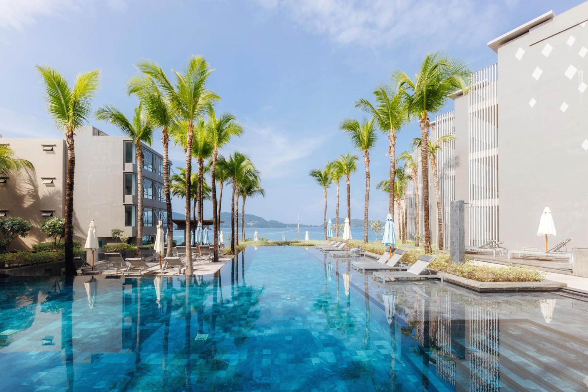 Oceanfront Beach Resort - Sha Extra Plus Patong Exterior foto The swimming pool at the hotel