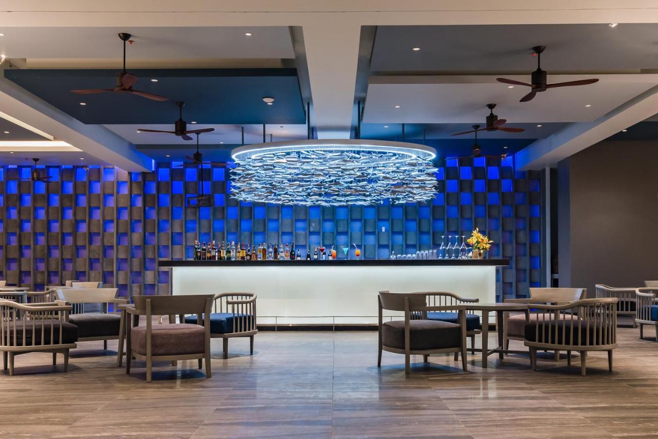 Oceanfront Beach Resort - Sha Extra Plus Patong Exterior foto The bar at the Royal Wing Suites and Spa