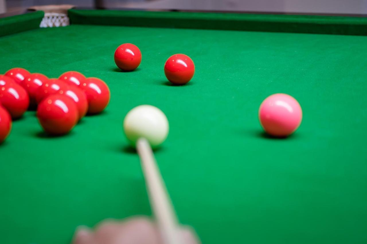 Oceanfront Beach Resort - Sha Extra Plus Patong Exterior foto The cue ball is the white ball